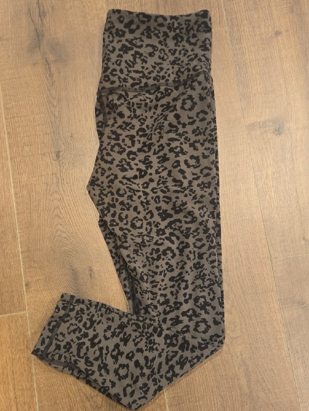 Athleta Women's Black and Gray Leopard Leggings, Size MP, Worn One Time - Picture 2 of 3